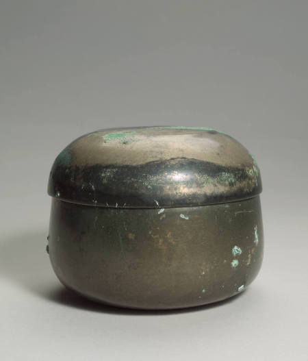 Bronze bowl with reversible lid