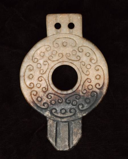 Pi-disc with dragon motif on one side, cloud scrolls on other side.