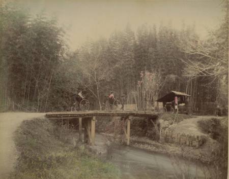 [Jinrikisha at a bridge]