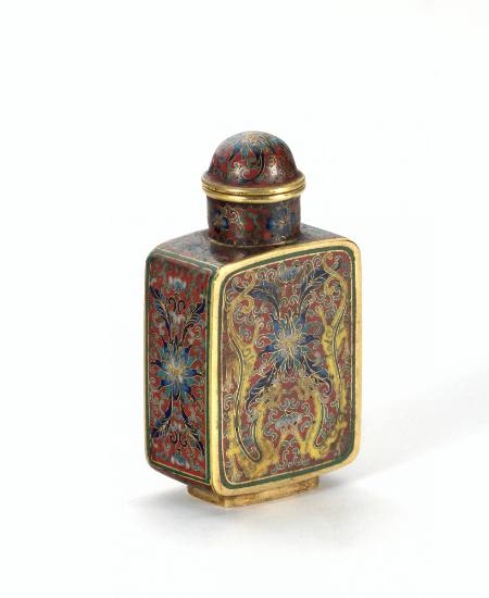Snuff bottle with design of dragons and floral scrolls