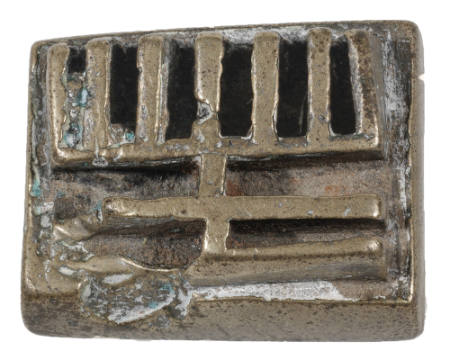 Rectangular goldweight with raised, comb-like form