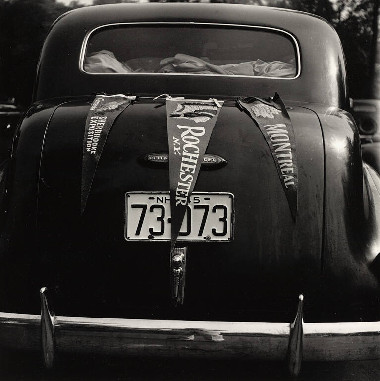 Automobile of American tourist at Niagara Falls