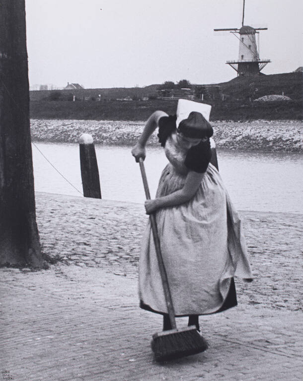 Veere, Dutch maid with broom