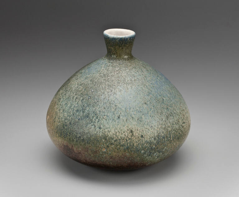 Gourd-shaped vase