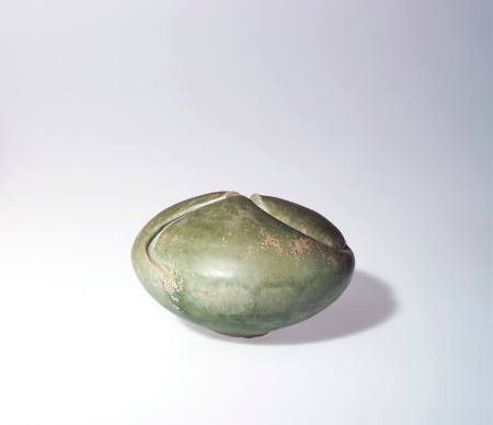 Tri-lobed gourd form
