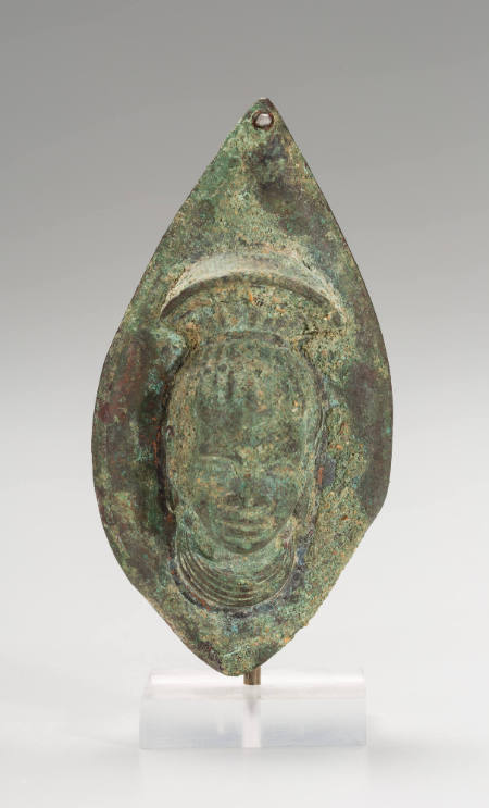 Teardrop-shaped relief