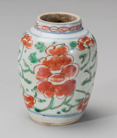 Vase with design of red flowers