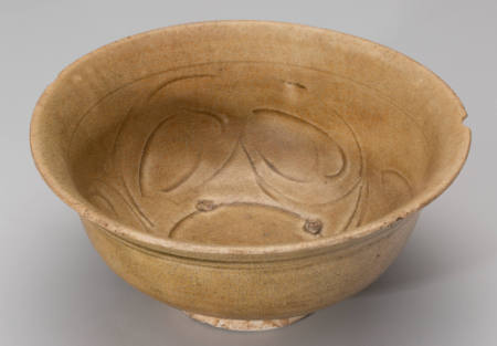 Bowl with everted rim