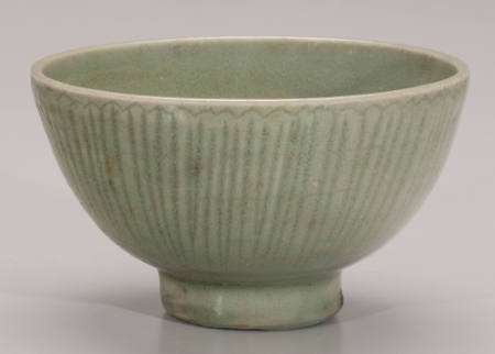 Bowl with incised designs, Longquan ware