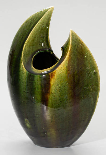 Oribe-glazed ovoid standing vessel