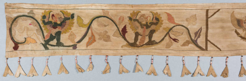 Eave hanging (ider-ider) depicting Logo and Garudas