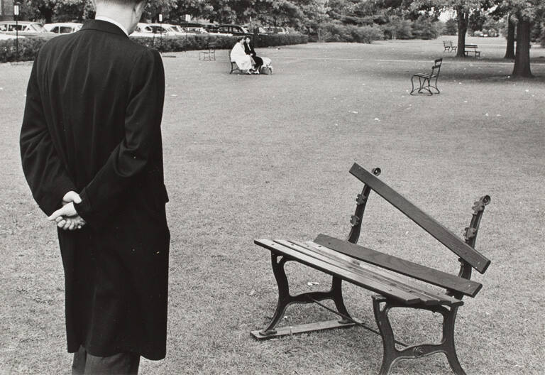 Broken bench, New York