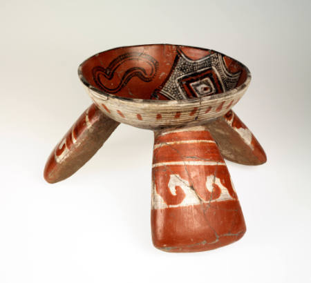 Tripod bowl with rattles in its feet