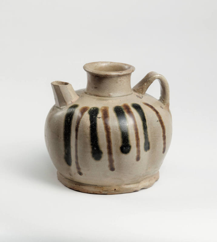Squat ewer with striped design, Changsha ware