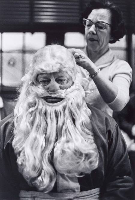 Santa getting his wig arranged, Volunteers of America, New York
