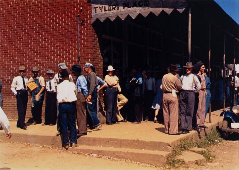 Farmers and townspeople in town on court day, Compton, Kentucky