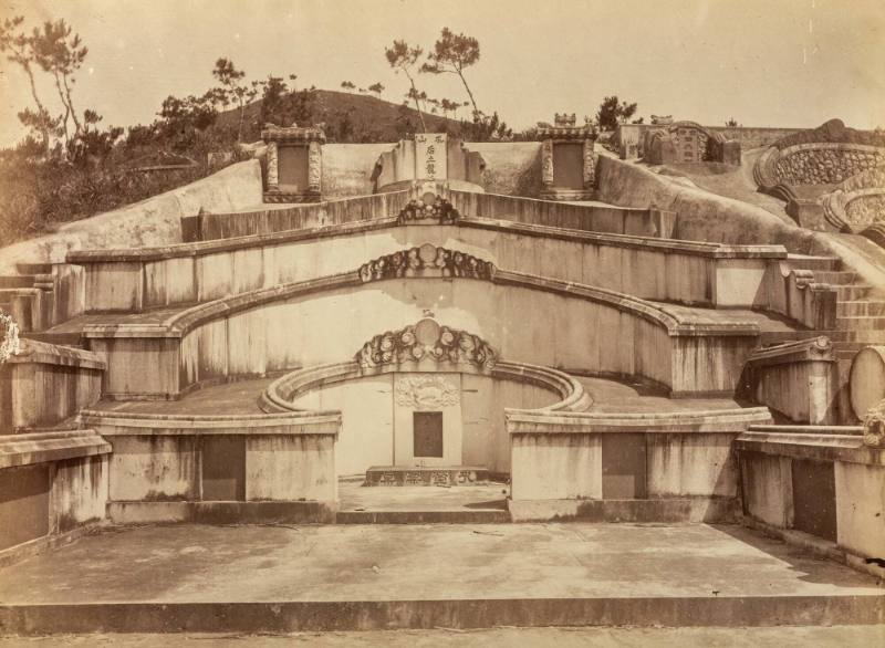 [Tomb on White Cloud Mountain, Guangzhou]