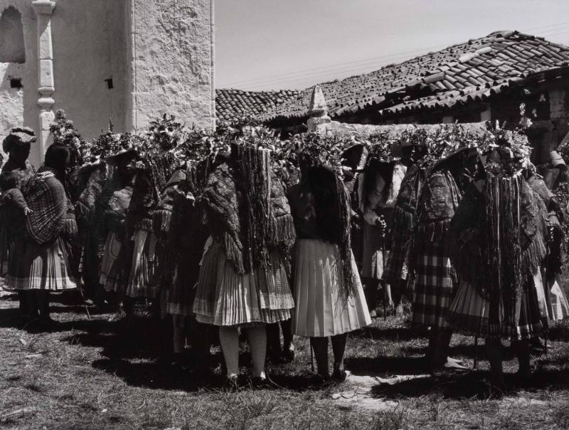 Danzantes en el atrio