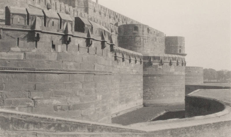 The walls at the Amar Singh Gate
