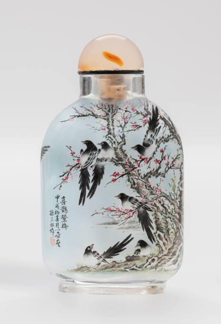 Snuff bottle with design of magpies and plum tree