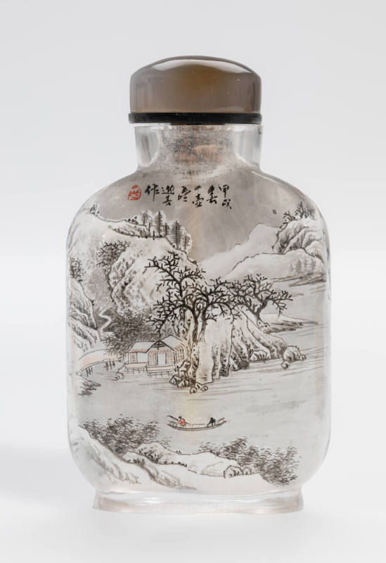 Snuff bottle with winter landscape