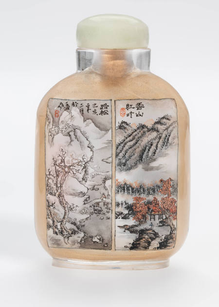 Snuff bottle with design of four seasons