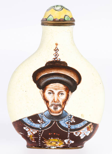 Snuff bottle with portrait of emperor Daoguang (1820-1850)