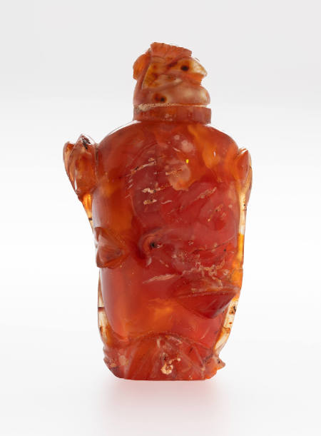 Snuff bottle with floral motif