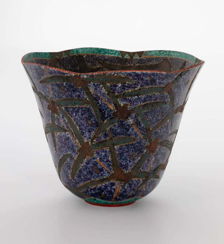 Iroe kinginsai fuka-bachi (polychrome deep bowl with metallic glaze)