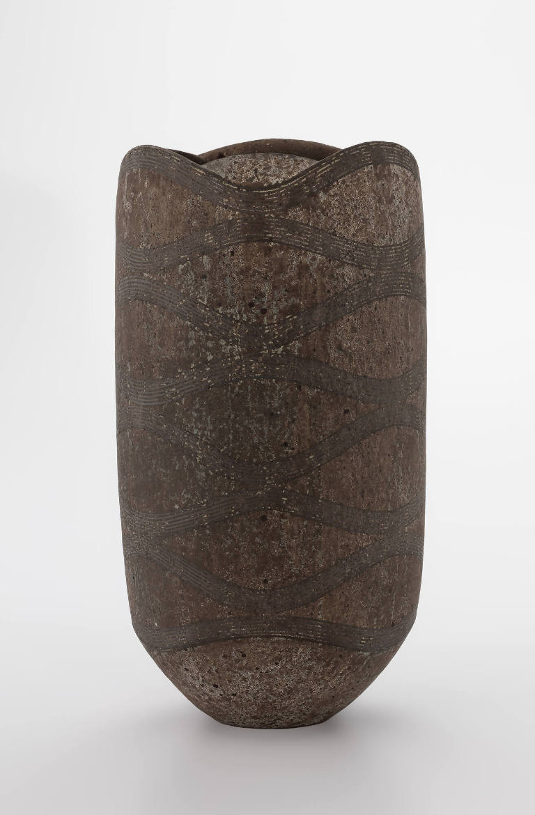 Shuoginsaiko (rust and silver-glazed vessel with kiln effects)