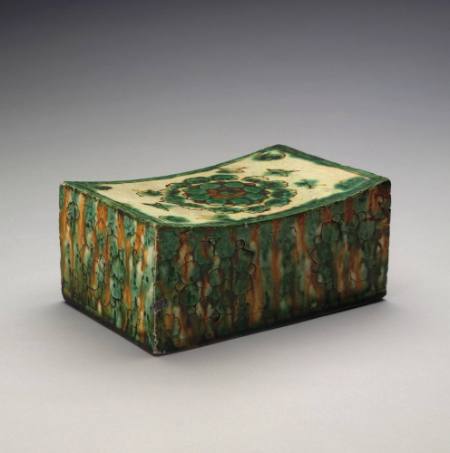 Wrist rest with design of flowers and birds