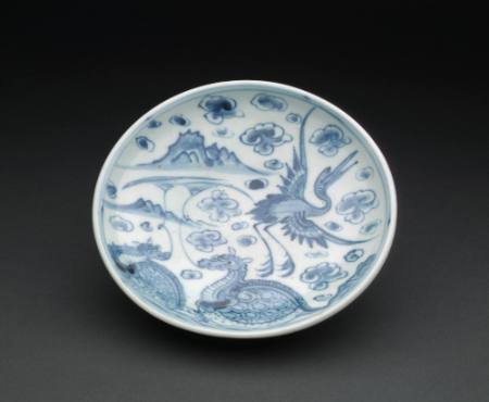 Plate with design of crane and turtle