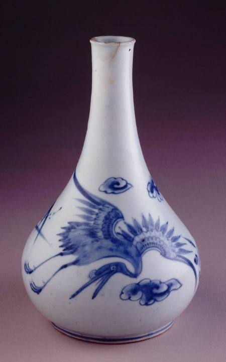 Bottle vase with design of cranes