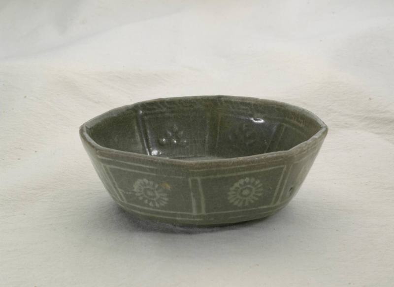Octagonal bowl