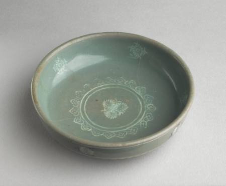 Inlaid celadon bowl
