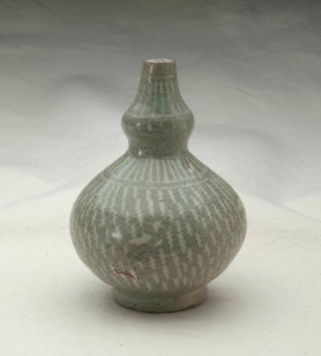 Small gourd form vase