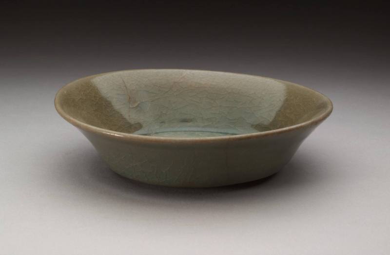Shallow bowl