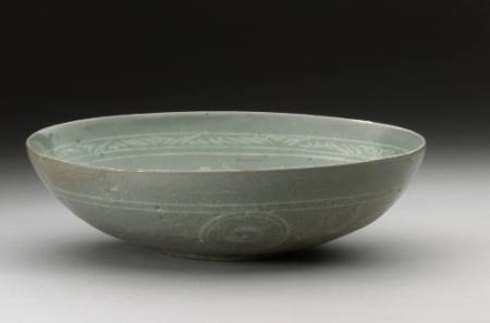 Shallow bowl