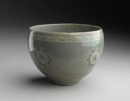 Cup with design of chrysanthemum