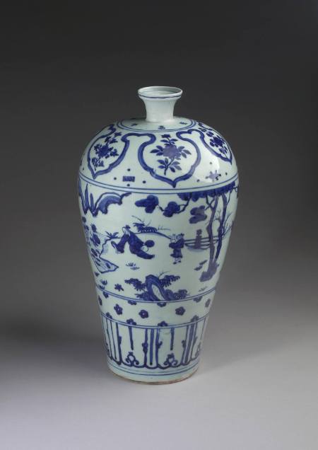 Meipíng vase with design of scholars in a garden