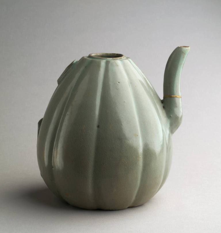 Spouted Pot