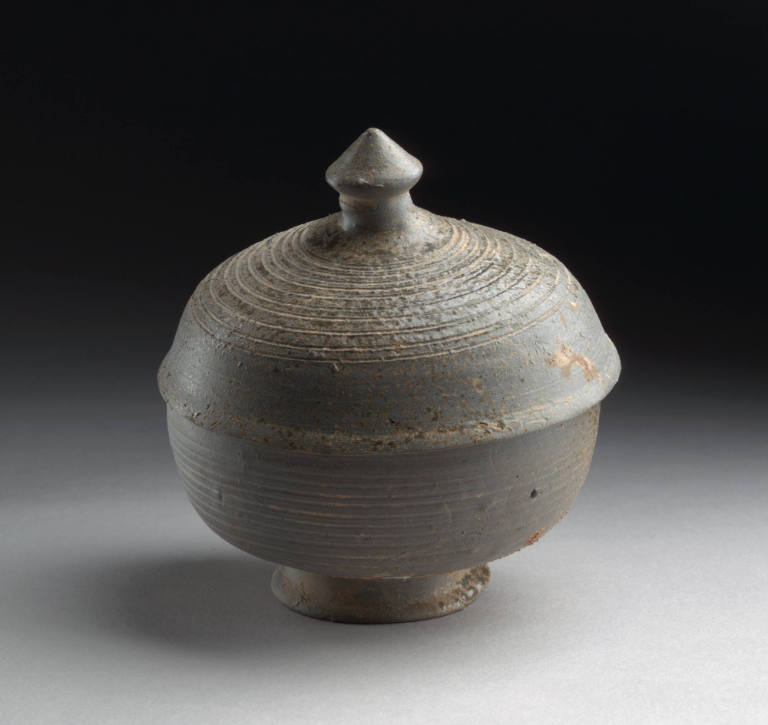 Pottery covered bowl
