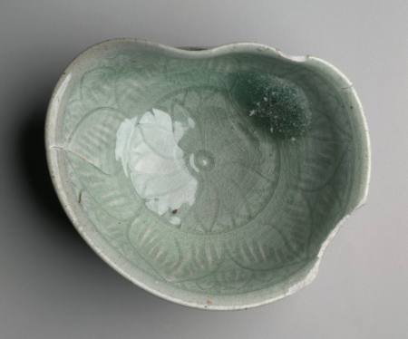 Collapsed large bowl.
