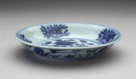 Dish with design of chrysanthemums