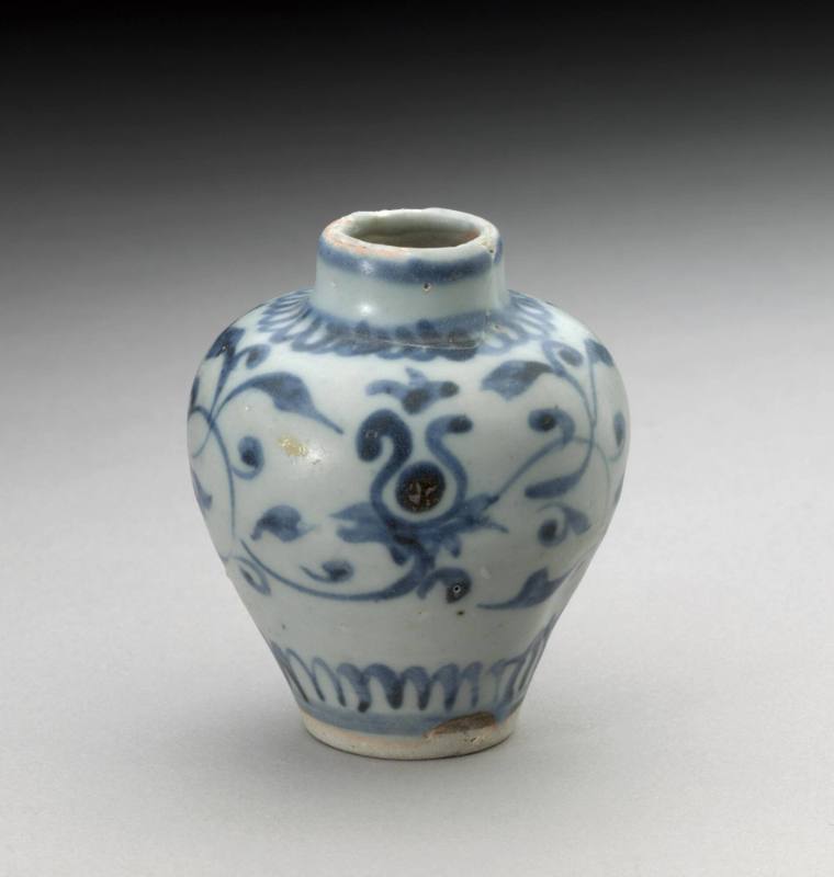 Jar with deisgn of lotus