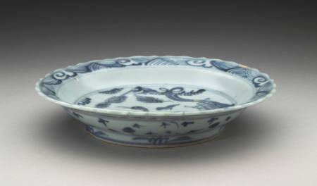 Dish with design of crane and pine