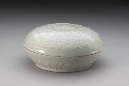 Box with Rounded Cover