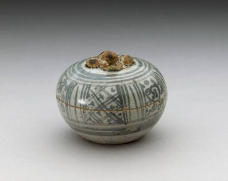 Covered box in shape of mangosteen, Sawankhalok ware