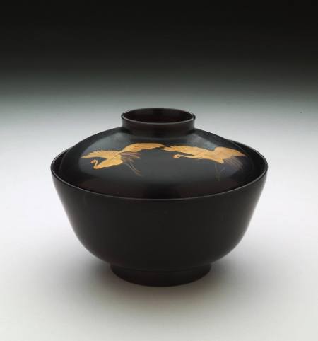 Bowl with cover, design of two flying cranes