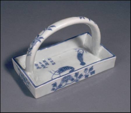 Cake tray with design of shrimp